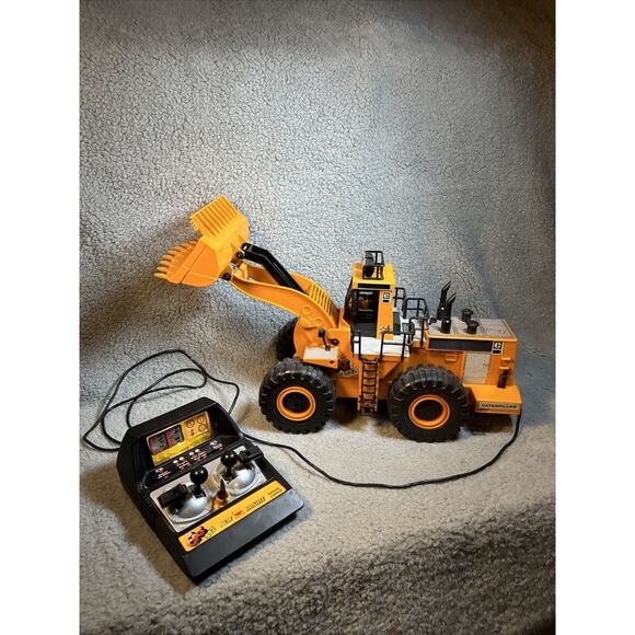 New Bright 290 The Cat992 Power Loader Tractor W/Full Control Remote Work Center - Picture 1 of 16